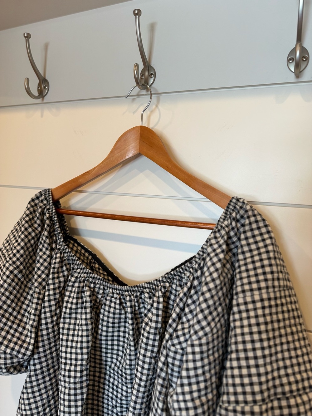 NWT Maeve Puff-Sleeve Off-The-Shoulder Gingham Top Medium - Picture 5 of 9